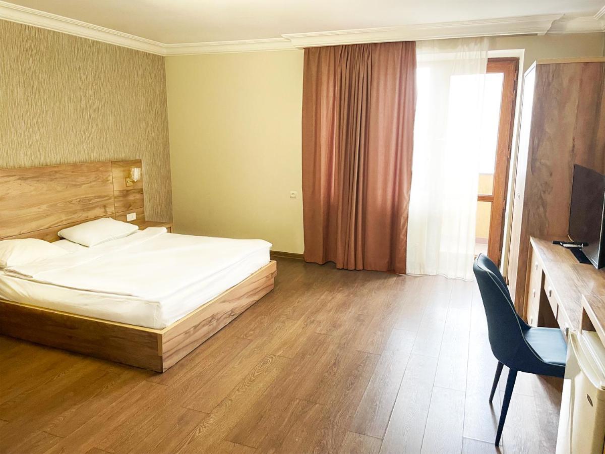 Primer Hotel Yerevan Luaran gambar